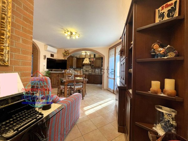 appartamento in vendita a Cento in zona XII Morelli