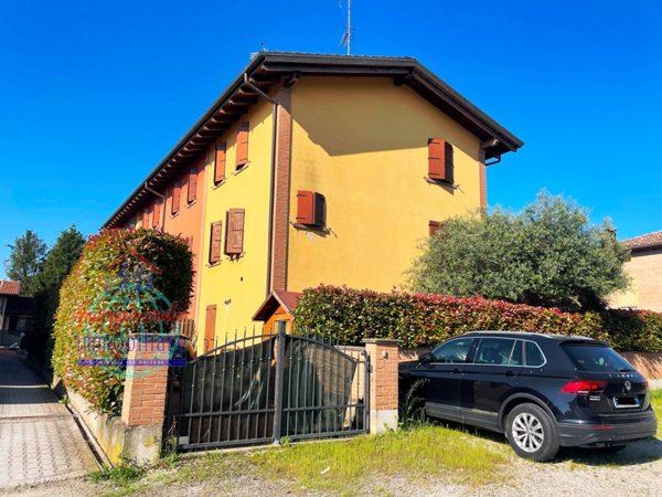casa indipendente in vendita a Cento in zona XII Morelli