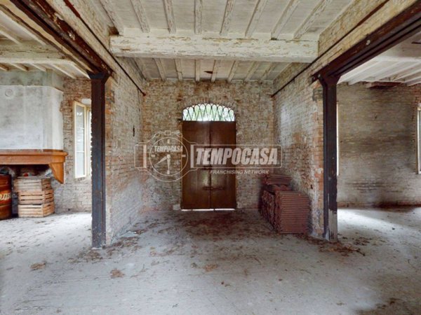 casa indipendente in vendita a Cento in zona Casumaro