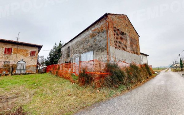 casa indipendente in vendita a Cento in zona Buonacompra