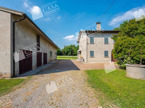 casa indipendente in vendita a Cento in zona Renazzo