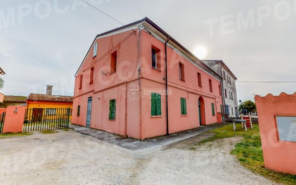 appartamento in vendita a Cento in zona Reno Centese
