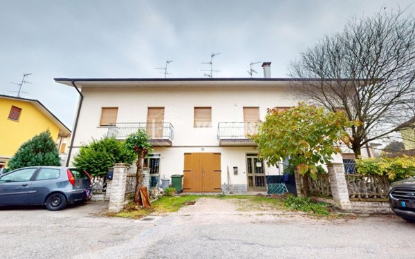 appartamento in vendita a Cento in zona Renazzo