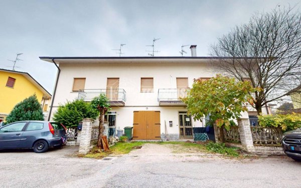 casa indipendente in vendita a Cento in zona Renazzo