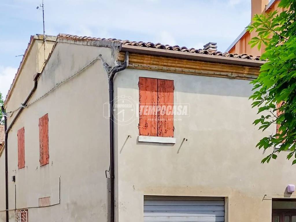 casa indipendente in vendita a Cento in zona Casumaro