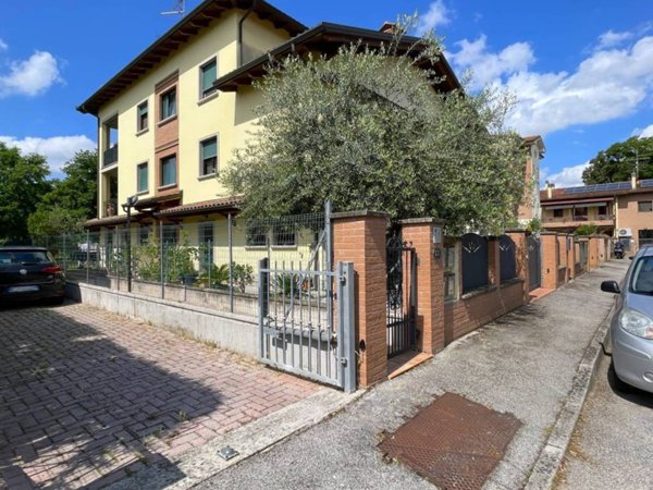 appartamento in vendita a Cento in zona Corporeno
