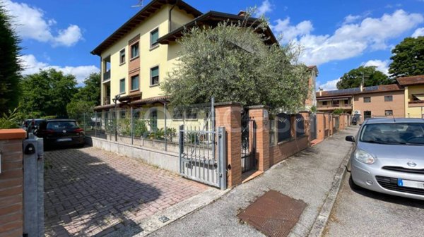 appartamento in vendita a Cento in zona Corporeno