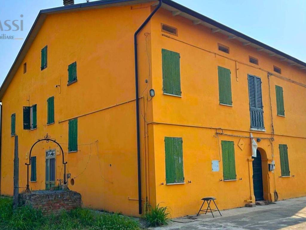 casa indipendente in vendita a Cento