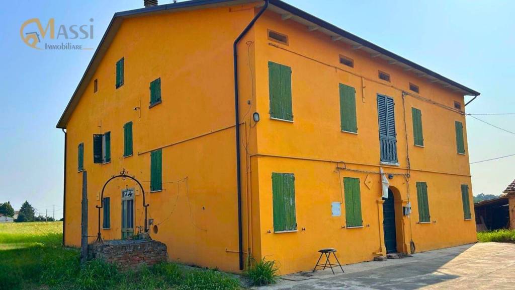 casa indipendente in vendita a Cento