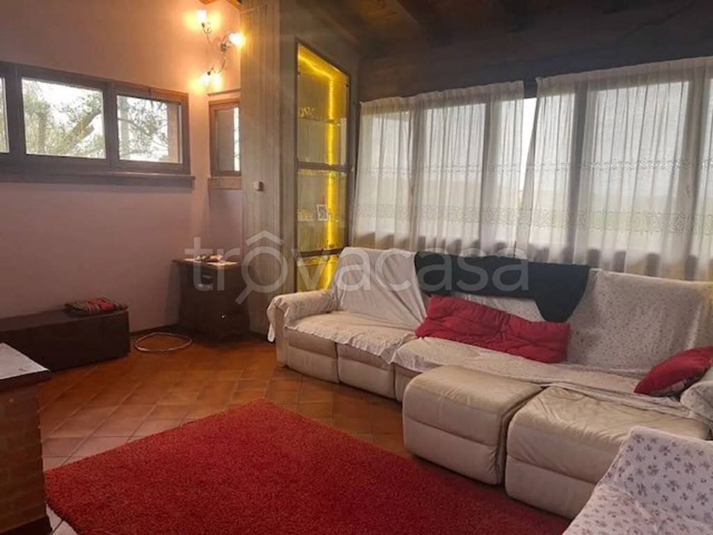 casa indipendente in vendita a Cento