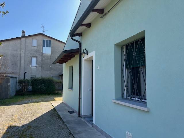 casa indipendente in vendita a Cento in zona Renazzo