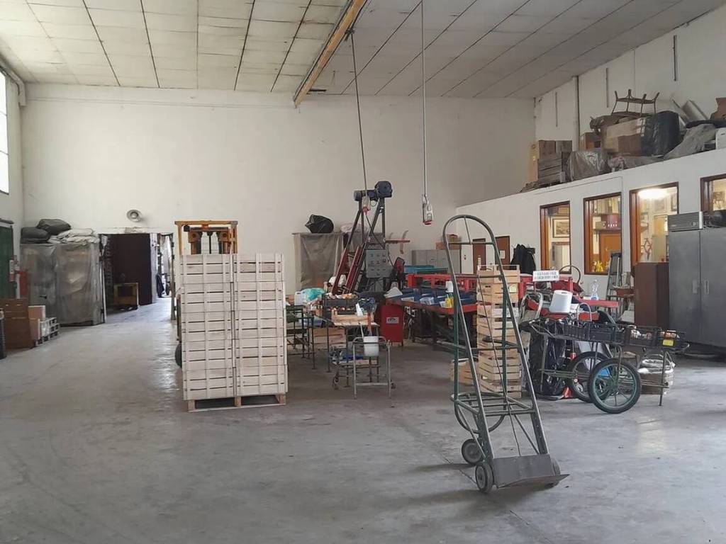 capannone in vendita a Cento in zona Renazzo