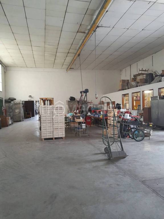 capannone in vendita a Cento in zona Renazzo