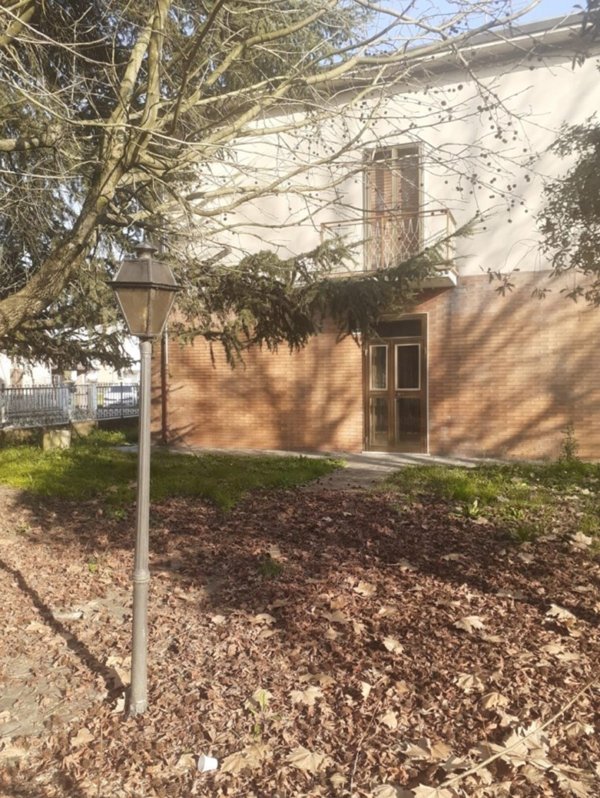 casa indipendente in vendita a Cento