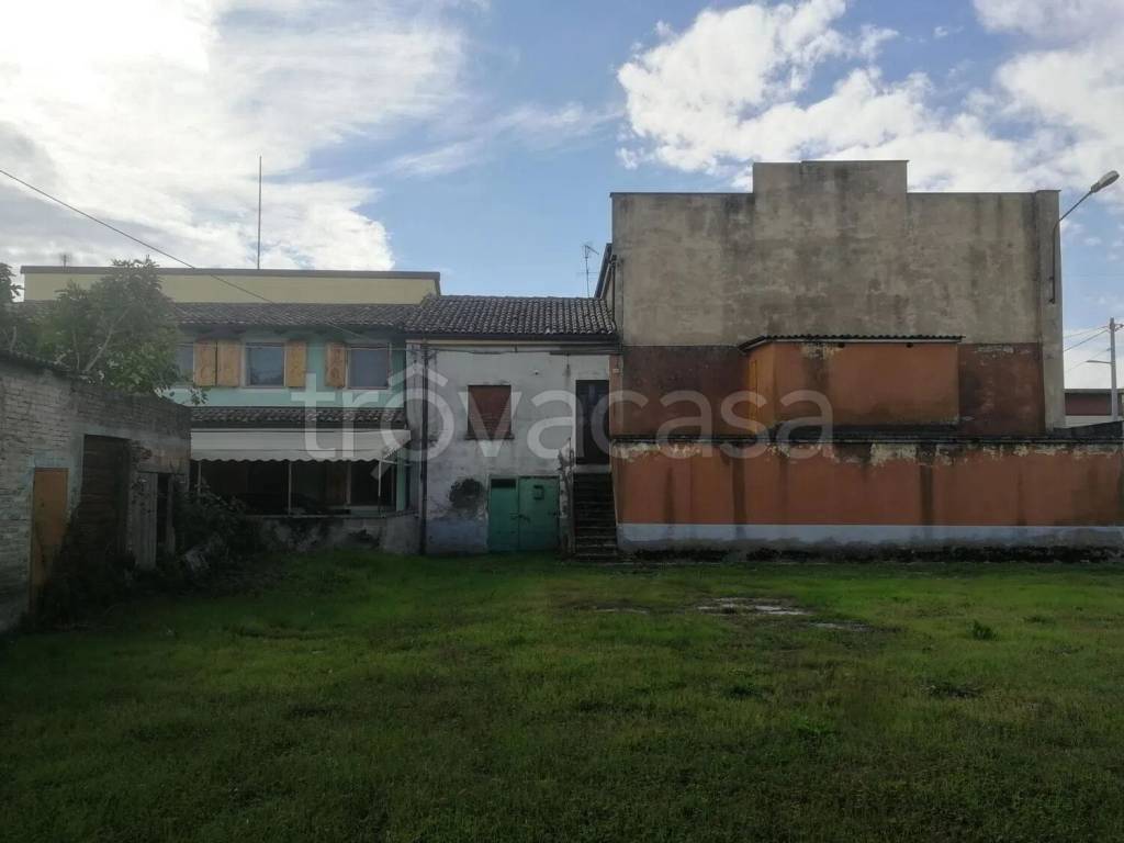 appartamento in vendita a Cento in zona Renazzo