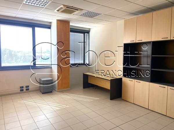 ufficio in vendita a Cento