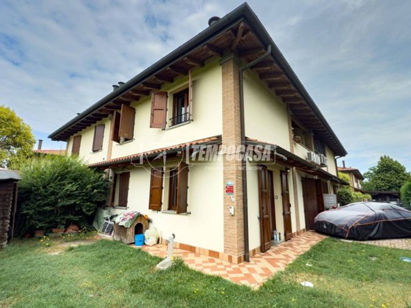 casa indipendente in vendita a Cento in zona Renazzo