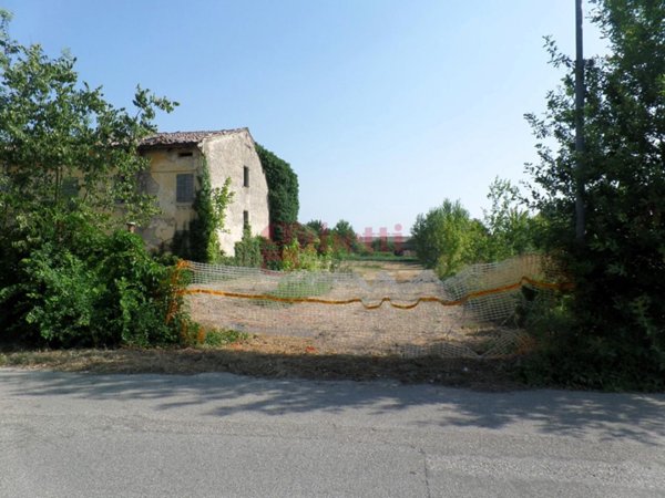 terreno agricolo in vendita a Cento in zona Casumaro