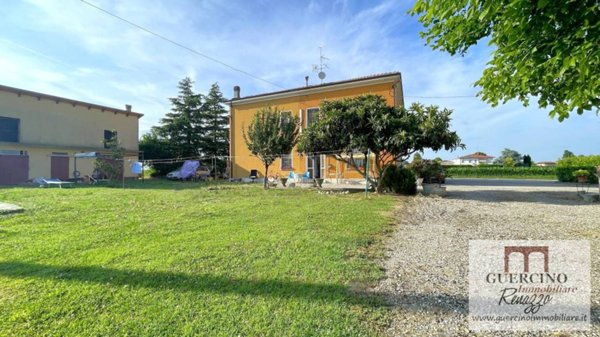 casa indipendente in vendita a Cento in zona XII Morelli