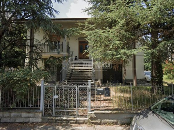 casa indipendente in vendita a Cento