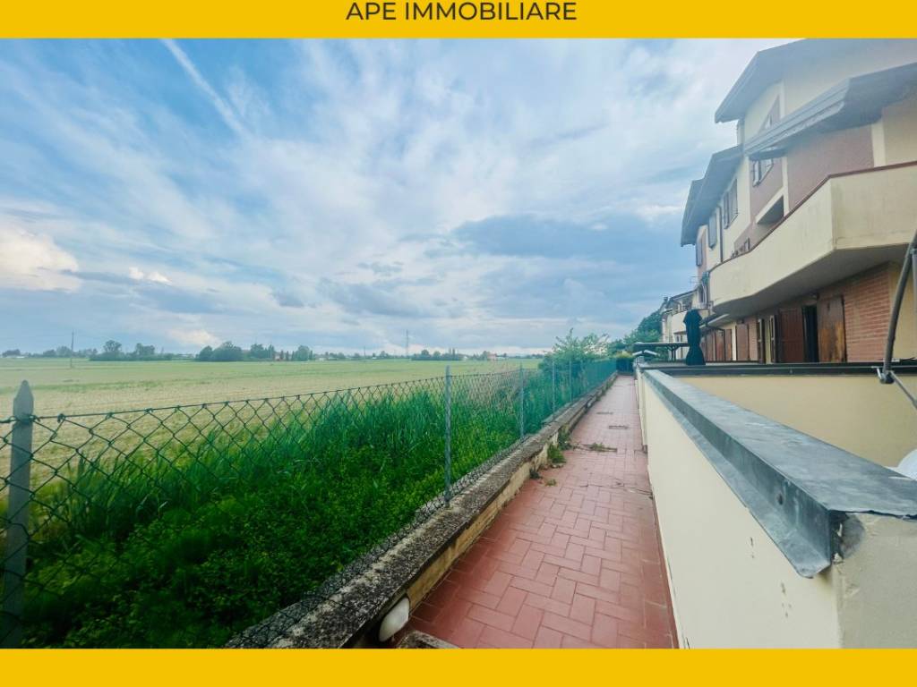 appartamento in vendita a Cento in zona Renazzo