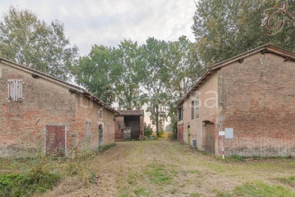 casa indipendente in vendita a Cento in zona Alberone