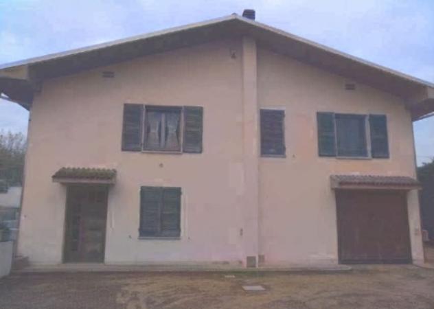 casa indipendente in vendita a Cento