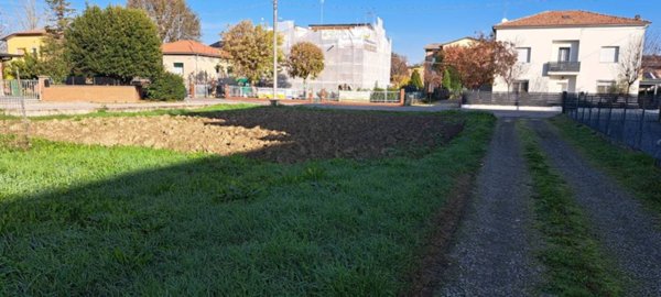 casa indipendente in vendita a Cento in zona XII Morelli