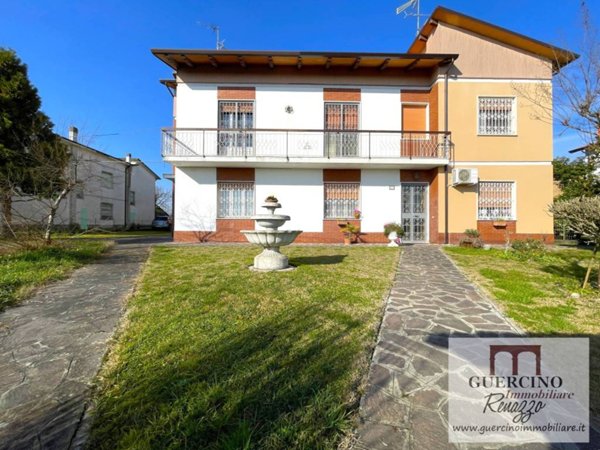 casa indipendente in vendita a Cento in zona XII Morelli