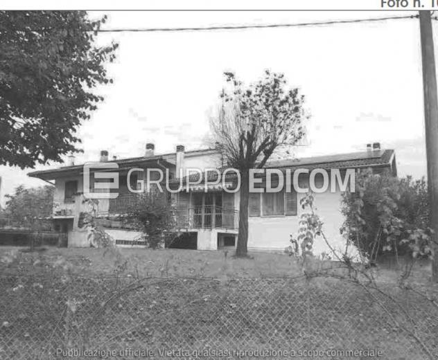 casa indipendente in vendita a Cento