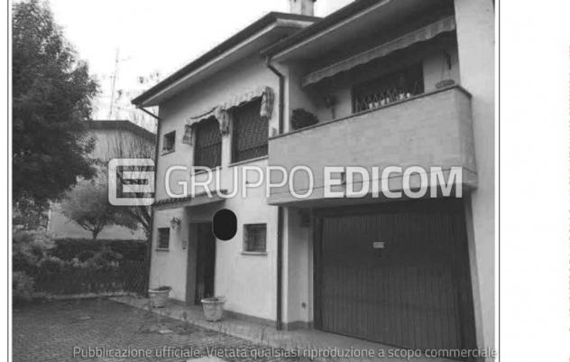 casa indipendente in vendita a Cento