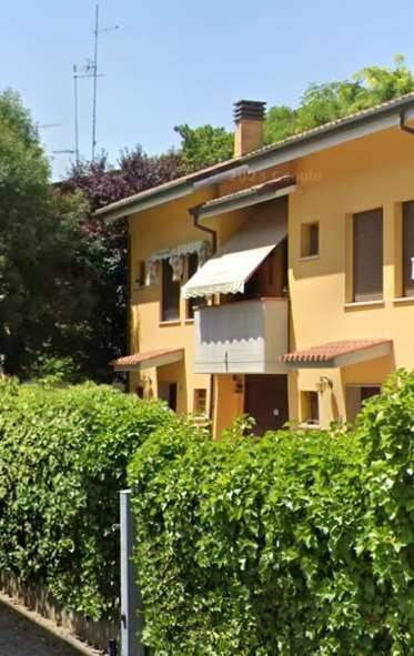 casa indipendente in vendita a Cento