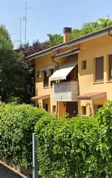 casa indipendente in vendita a Cento