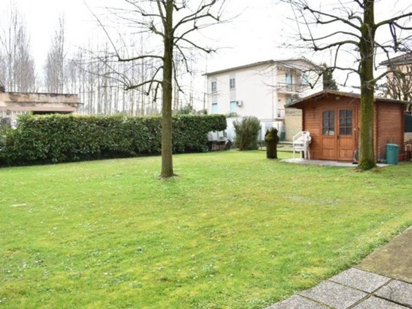 casa indipendente in vendita a Cento