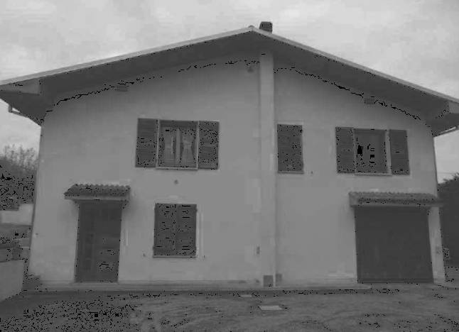 casa indipendente in vendita a Cento