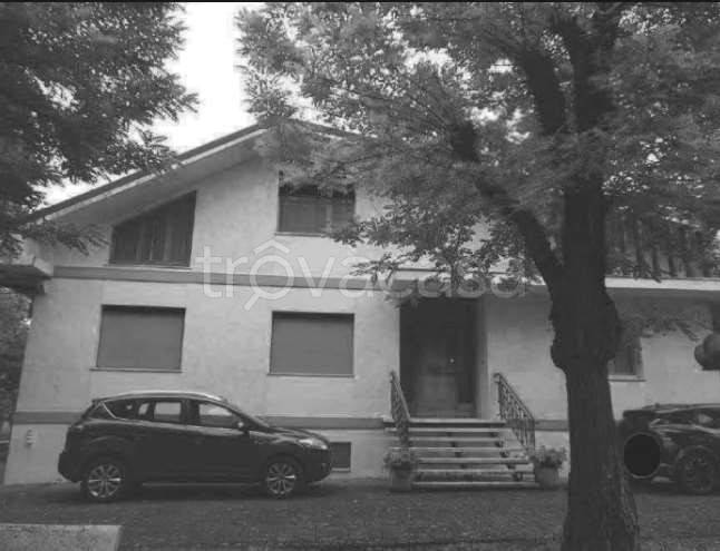 casa indipendente in vendita a Cento