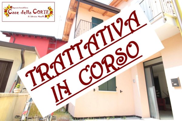 casa indipendente in vendita a Cento