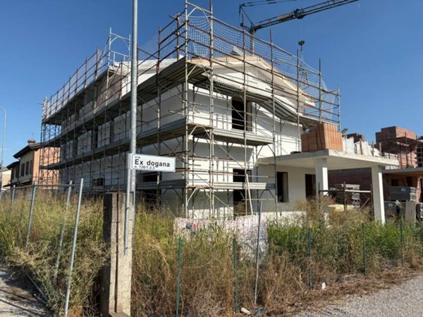 casa indipendente in vendita a Cento in zona Casumaro