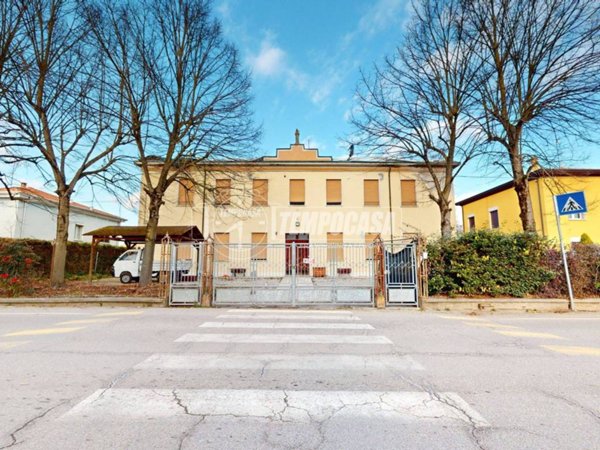 appartamento in vendita a Cento in zona XII Morelli
