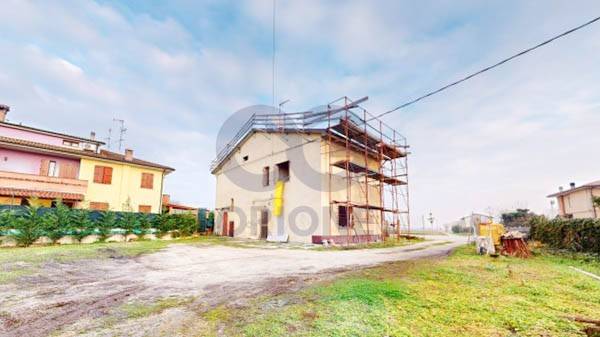 casa indipendente in vendita a Cento in zona Buonacompra
