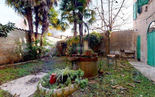 casa indipendente in vendita a Cento