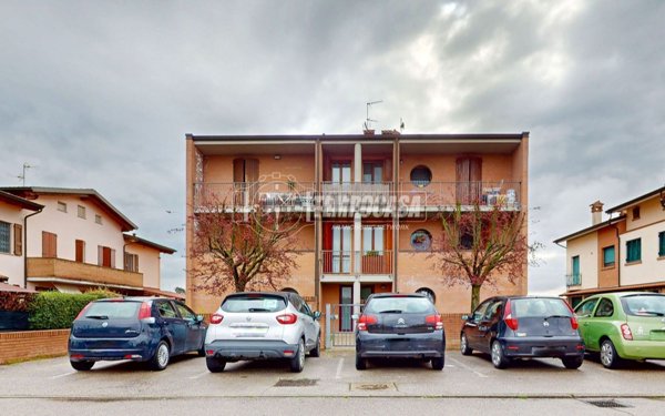 appartamento in vendita a Cento in zona Corporeno
