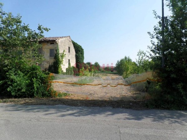 terreno agricolo in vendita a Cento in zona Casumaro