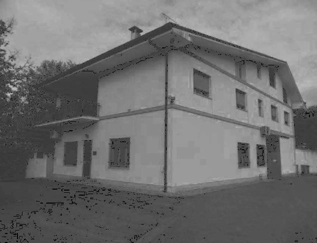 casa indipendente in vendita a Cento