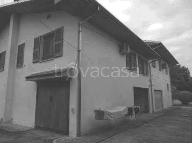 casa indipendente in vendita a Cento