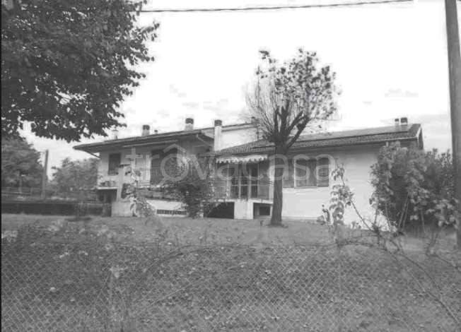 casa indipendente in vendita a Cento