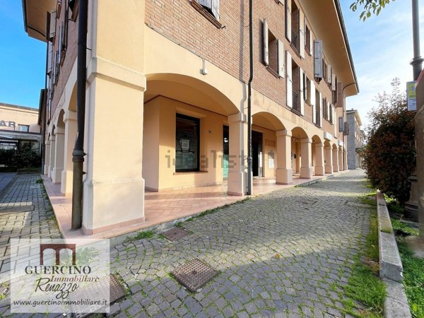 ufficio in vendita a Cento in zona Renazzo