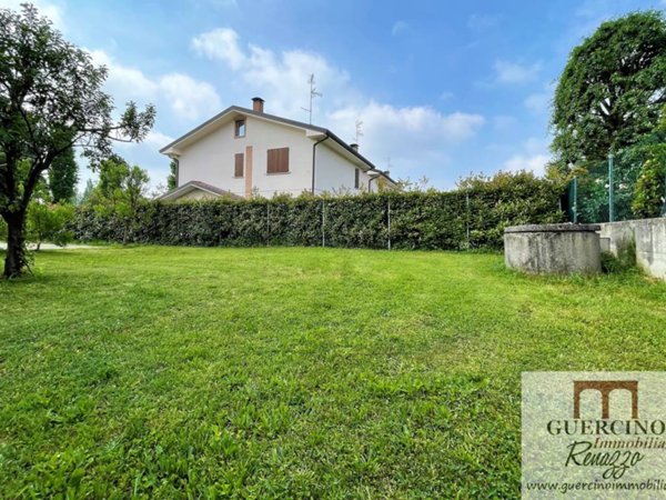 casa indipendente in vendita a Cento in zona Renazzo