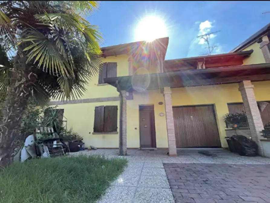 casa indipendente in vendita a Cento