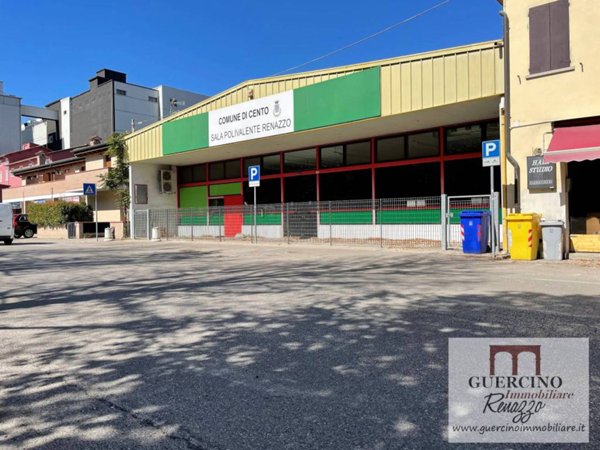 negozio in vendita a Cento in zona Renazzo